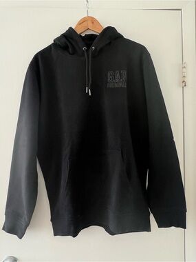 GAP Black Pullover Hoodie with Subtle Logo